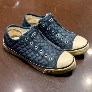 UGG navy blue quilted sneakers size w/ Sherpa liner sz 6.5